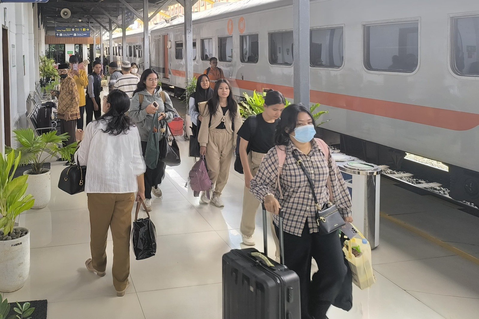KAI Divre I Sumut Jual 72.664 Tiket Lebaran, Ribuan Kursi Terjual Lewat Promo 30 Persen