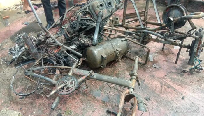 Ditinggal Ibadah Ke Gereja Mobil dan Motor Hangus Terbakar