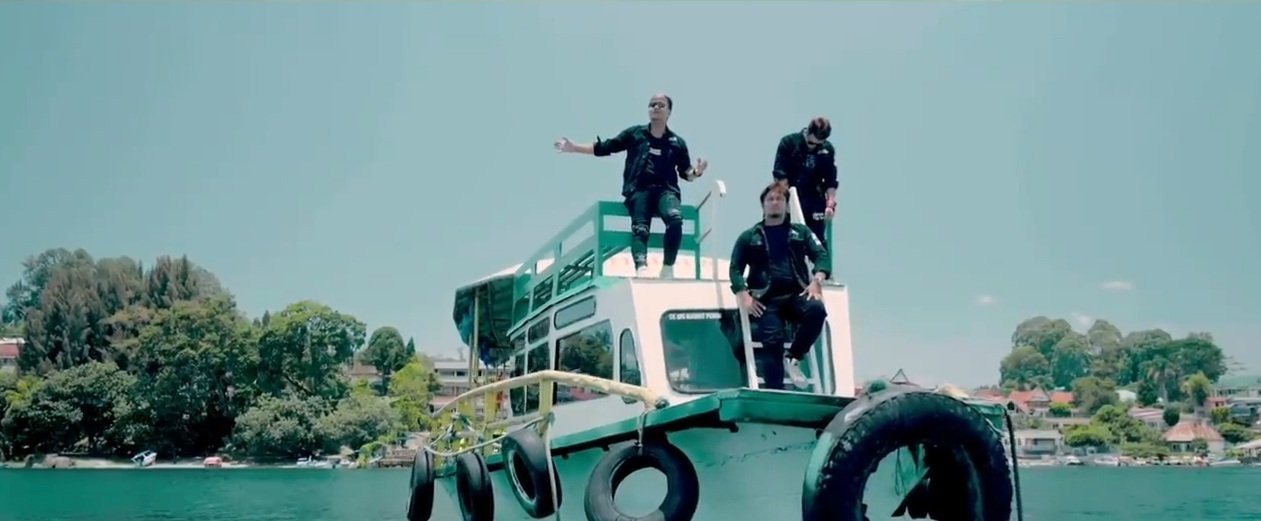 Lirik Lagu Memory Tao Toba 2 by The Boy's Trio