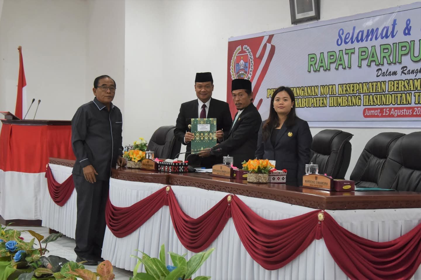 Bupati Kukuhkan Paskibraka Kabupaten Humbang Hasundutan 2025