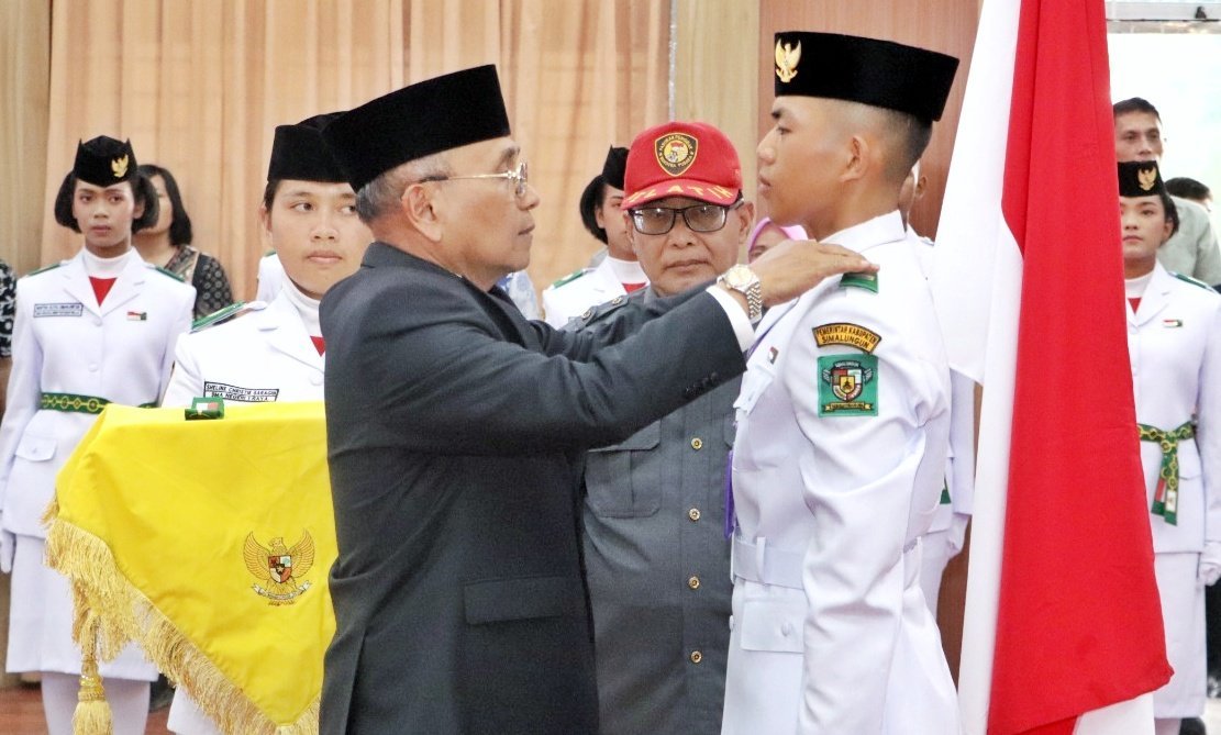 Bupati Simalungun Kukuhkan 50 Anggota Paskibra, Tekankan Rasa Tanggung Jawab