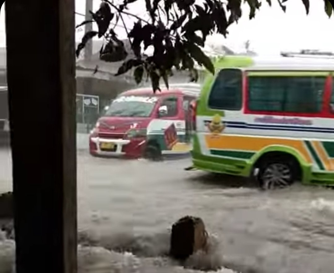 Langganan Banjir Tiap Hujan, Warga Jalan Akasia Raya berharap Pemkab Simalungun Perlebar Parit