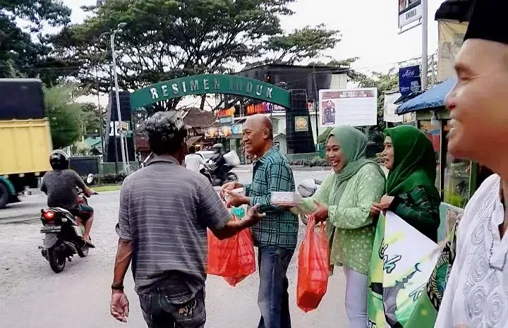 Tebar Keberkahan, Mantan Anak Rindam Pematangsiantar (MARPES) Berbagi Takjil di Bulan Ramadhan 1445 H