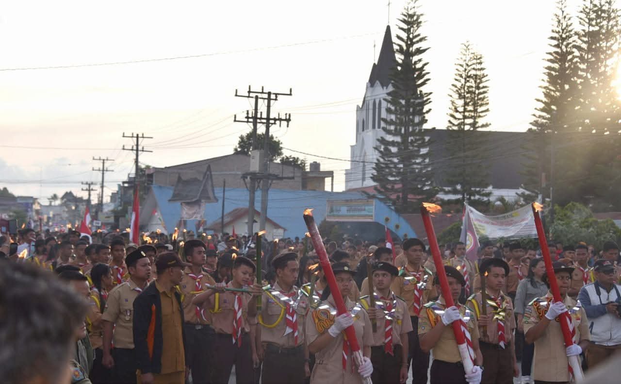 Upacara Taptu dan Pawai Obor di Kabupaten Humbang Hasundutan