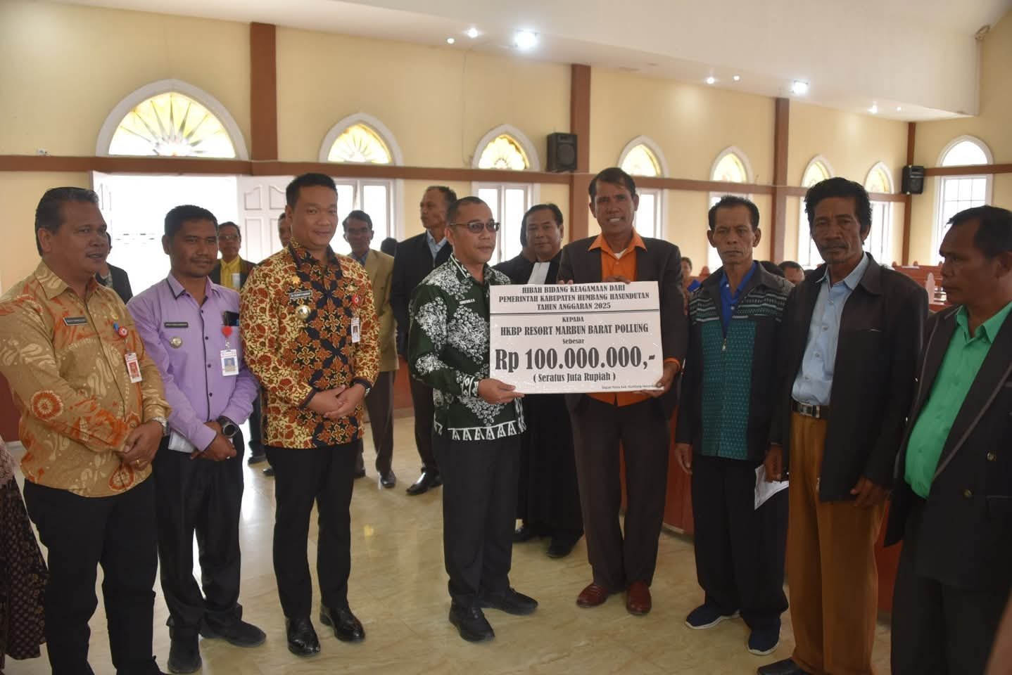 Bupati Humbahas Letakkan Batu Pertama Pembangunan Rumah Dinas Pendeta HKBP Resort Marbun Barat