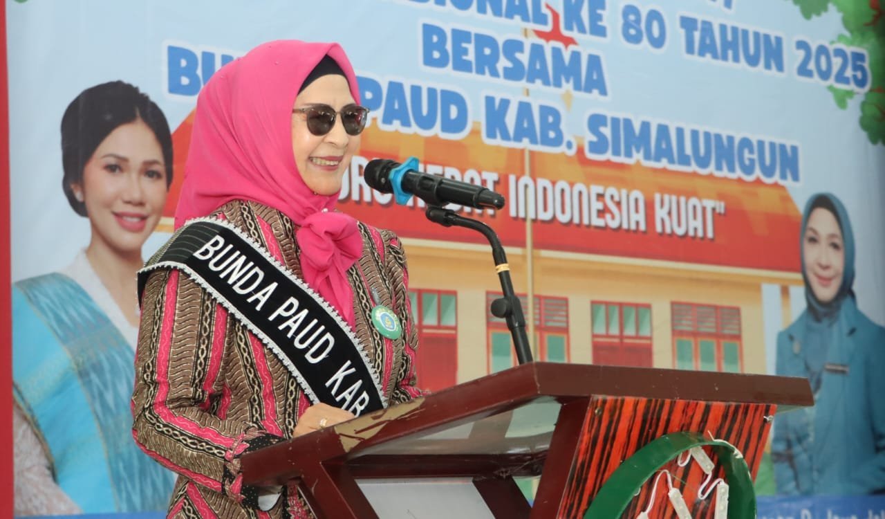 Hadiri Perayaan Hari Guru, Bunda PAUD Simalungun Ajak Bangun Generasi Sehat, Cerdas Berkarakter dan Berakhlak Mulia