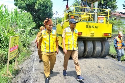 Bupati Simalungun Tinjau Pengaspalan Ruas di Kecamatan Gunung Maligas, Pastikan Infrastruktur Berkualitas