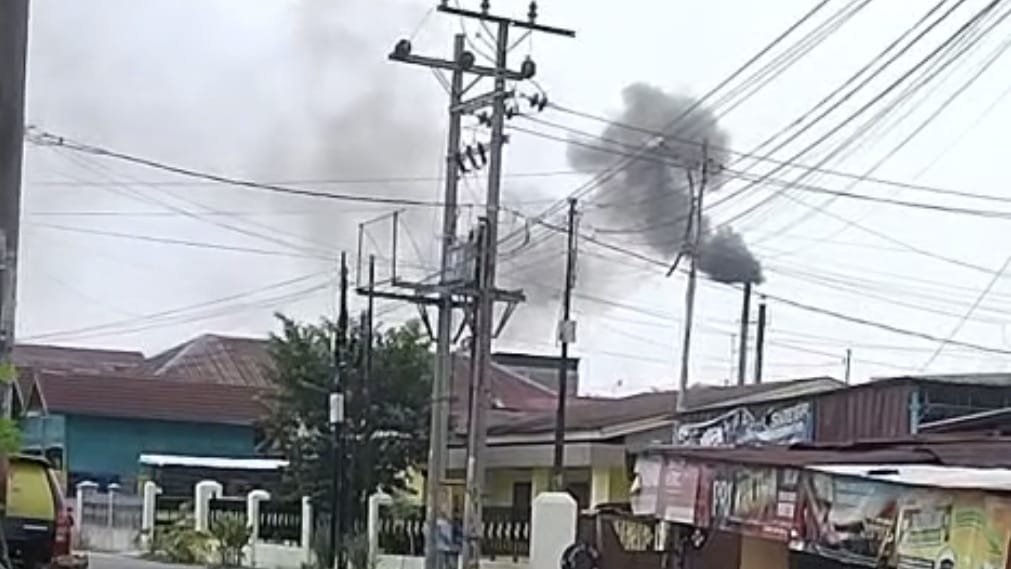 Warga Tomuan Datangi Kantor Camat Siantar Timur, Keluhkan Dugaan Polusi Asap Pabrik