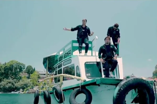 Lirik Lagu Memory Tao Toba 2 by The Boy's Trio