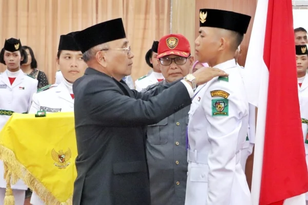 Bupati Simalungun Kukuhkan 50 Anggota Paskibra, Tekankan Rasa Tanggung Jawab