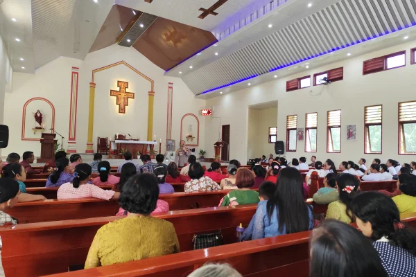Kapolsek Tanah Jawa Hadiri Ibadah dan Silahturahmi dengan Umat Katolik St.Fransiskus Assisi, Sampaikan Pesan Kamtibmas