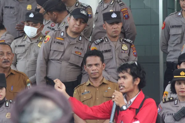EK-LMND Soroti Kecenderungan Sekda Hadapi Massa:"Rakyat Butuh Pertanggungjawaban, Bukan Sekedar Perwakilan"