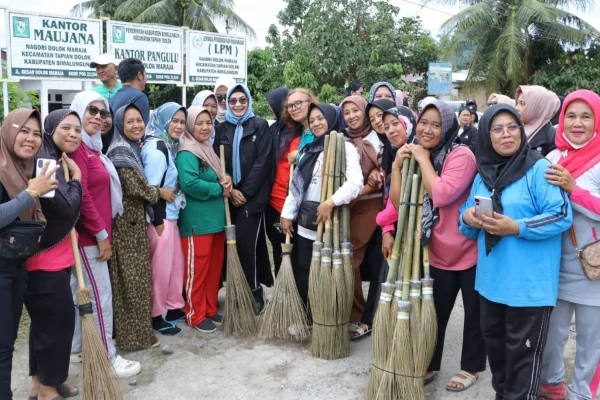 TP PKK Simalungun Gelar Bersih Desa Dolok Maraja Sambut Idul Fitri 1447 H