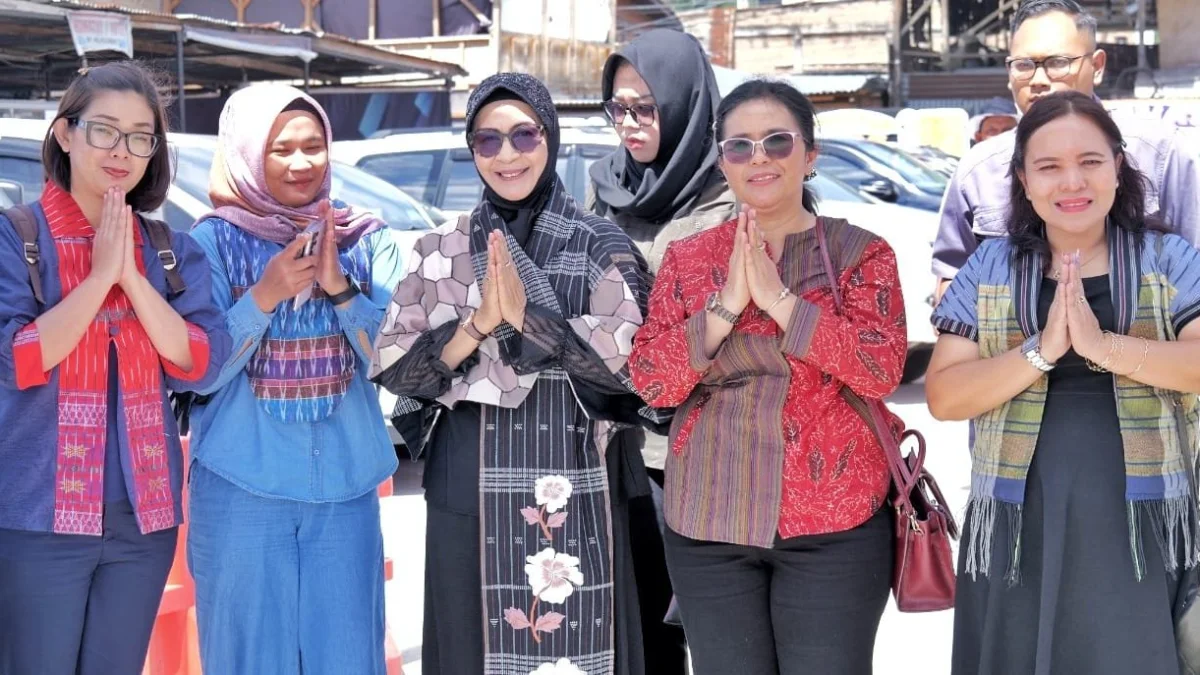 Hadiri Hari Jadi Ke 22 Kabupaten Samosir, Ny Hj Darmawati Anton Achmad Saragih: Semoga Semakin Maju dan Sejahtera