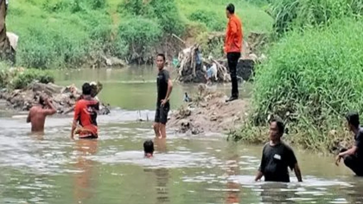 Siswa SD Asal Sinaksak Hanyut di Sungai Tanjung Pinggir, BPBD Simalungun Bersama Tim Gabungan Sisir Aliran Sungai