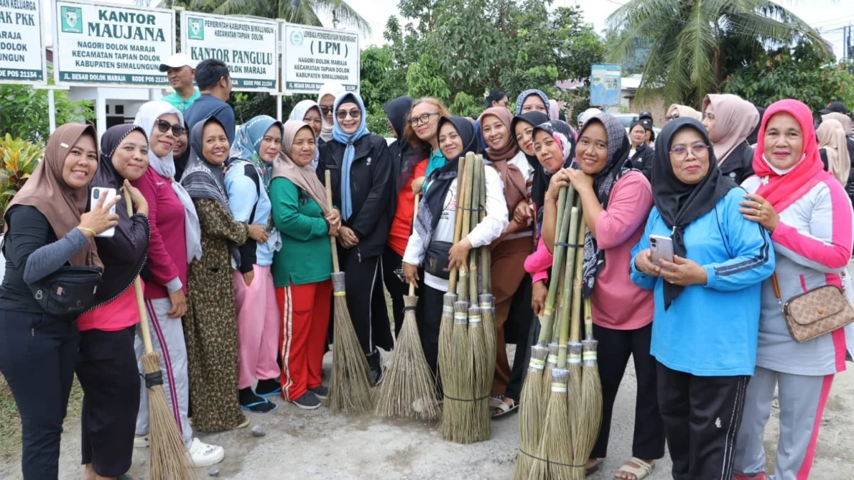 TP PKK Simalungun Gelar Bersih Desa Dolok Maraja Sambut Idul Fitri 1447 H