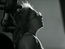 Lirik Lagu Lady Gaga – Hold My Hand