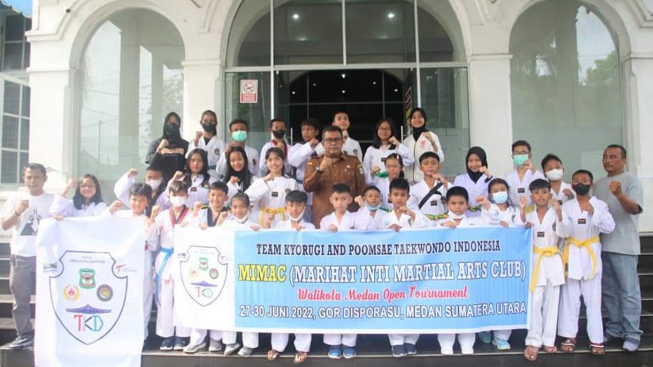 50 Atlet Taekwondo MIMAC Diberangkatkan Dari Balai Kota Pematangsiantar, Mengikuti Kejuaraan Piala Wali Kota Medan