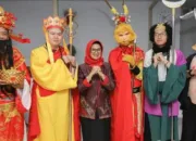 Wali Kota Bersama Ketua Dekranasda Pematangsiantar Ikuti Pawai Barongsai pada Malam Cap Go Meh Imlek Hari ke 15