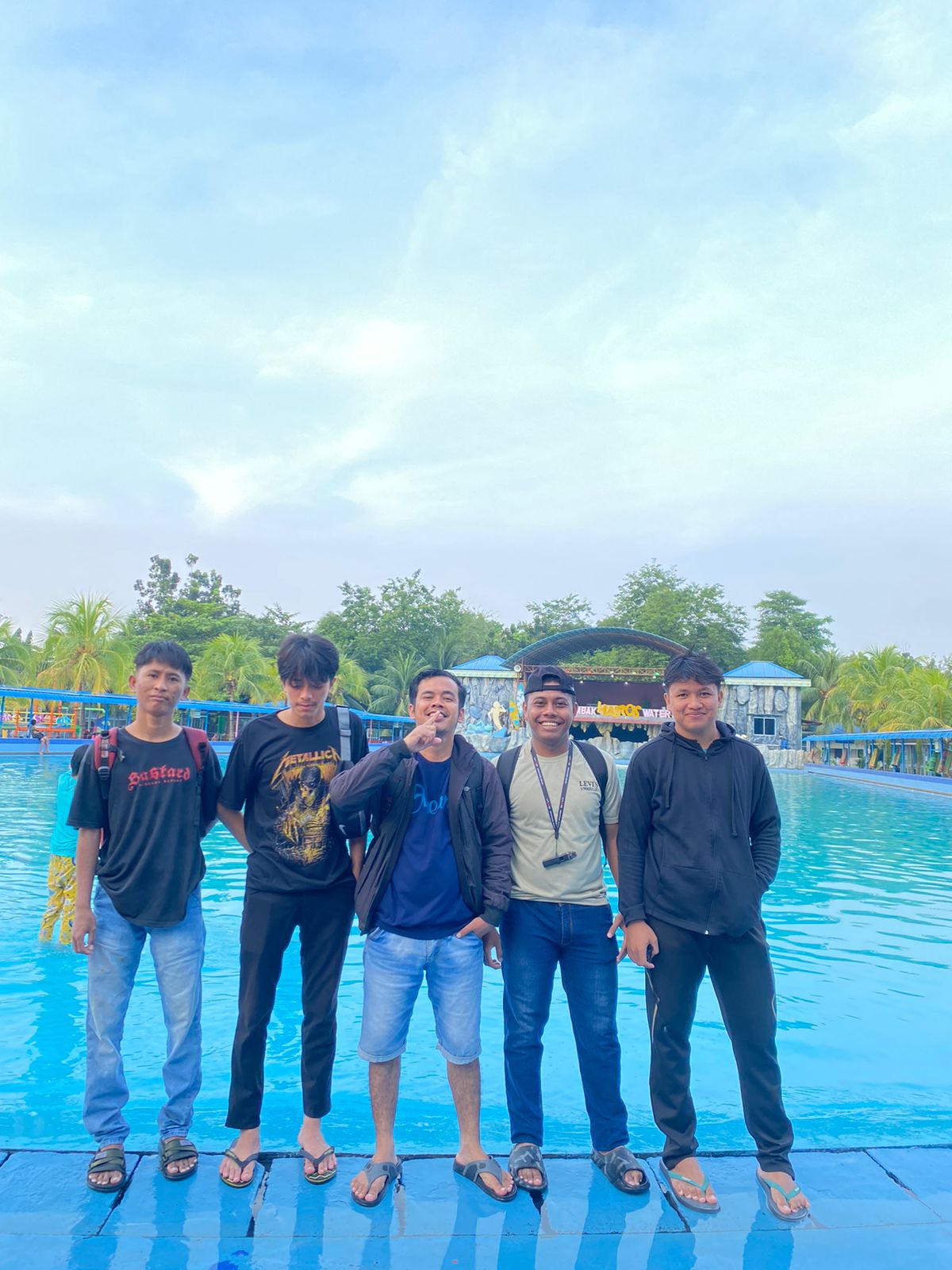 Ciptakan Kekompakan, Tim Futsal FTSP FC Gelar Makan Bersama dan Ketempat Wisata