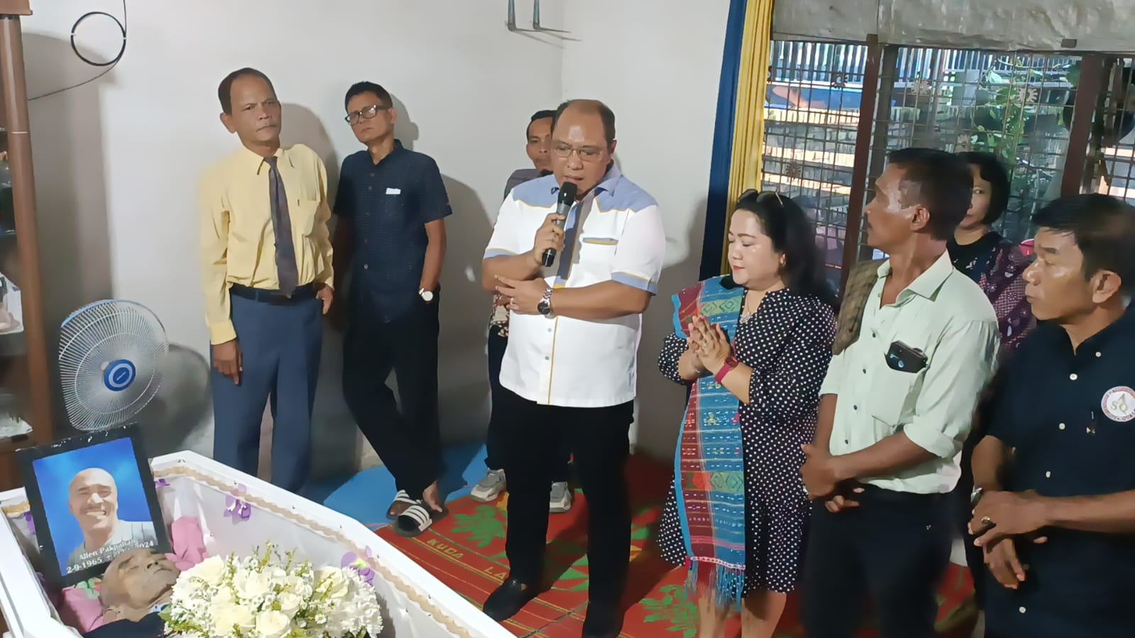 Melayat Kerumah Warga, Bistok Jadi Perhatian