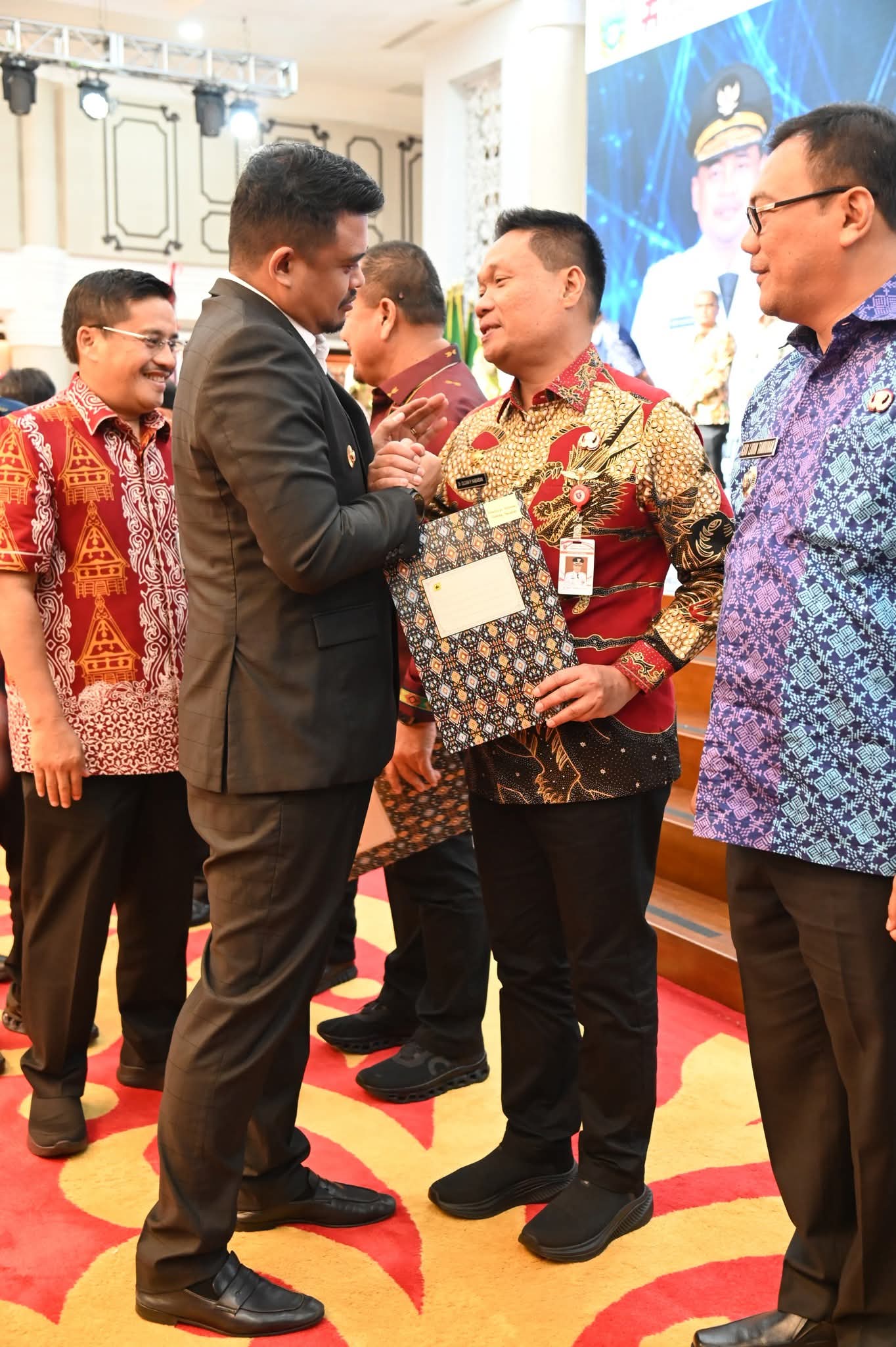 Gubsu Salurkan DBH Kepada Kepala Daerah Se-Sumut, Humbahas Rp 15 Miliar