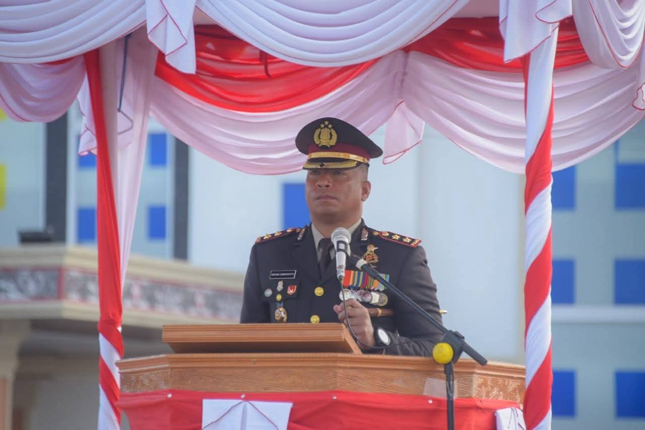 Kapolres Humbahas Irup Upacara Penurunan Bendera HUT ke-80 RI