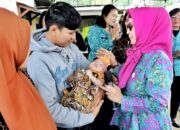 Ny. Darmawati Anton Achmad Saragih Beri Semangat Kepada Lansia, Ibu Hamil, dan Balita di Acara Kampung Keluarga Berkualitas