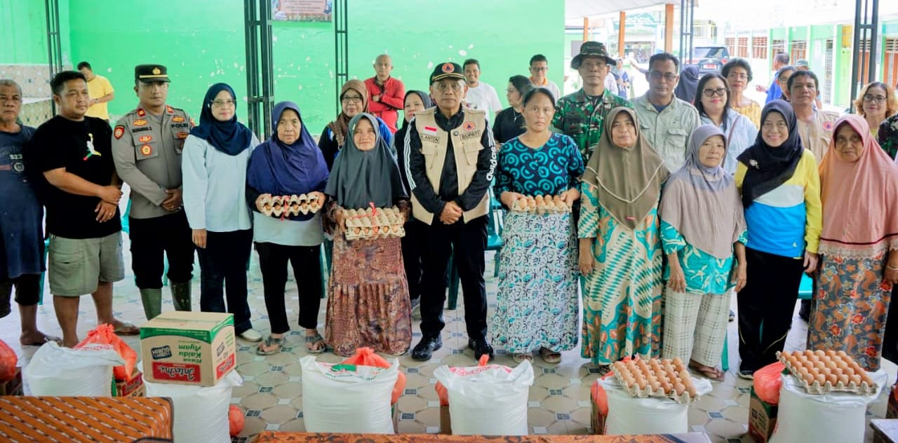 Bupati Simalungun Tinjau Lokasi Banjir Serbelawan dan Serahkan Bantuan Kepada Warga Yang Terdampak