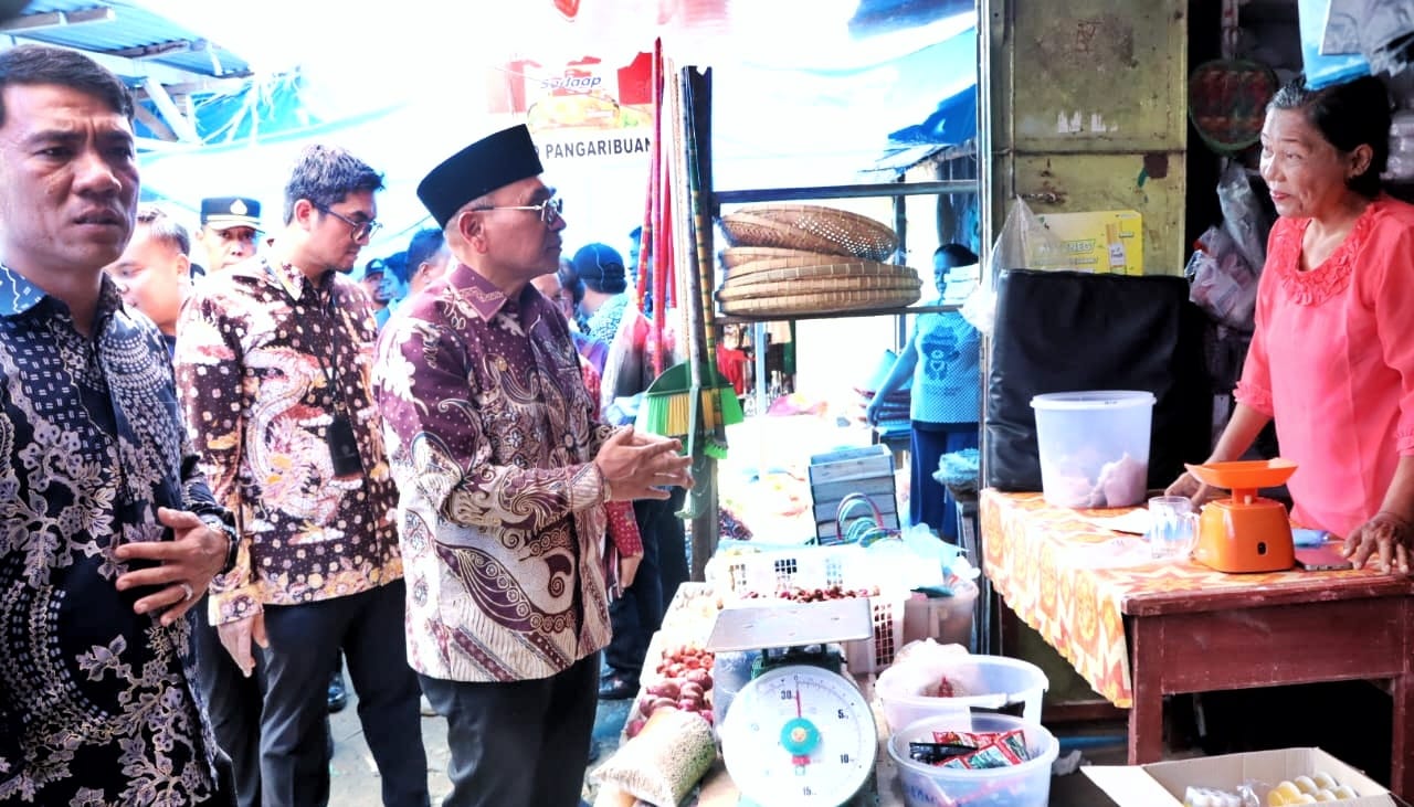 Jelang Nataru 2025-2026, Pemkab Simalungun Melaksanakan Operasi Sidak Pasar