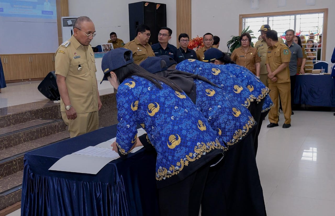 820 PPPK Paruh Waktu di Lingkungan Pemkab Simalungun Formasi Tahun 2025 Menerima SK Pengangkatan