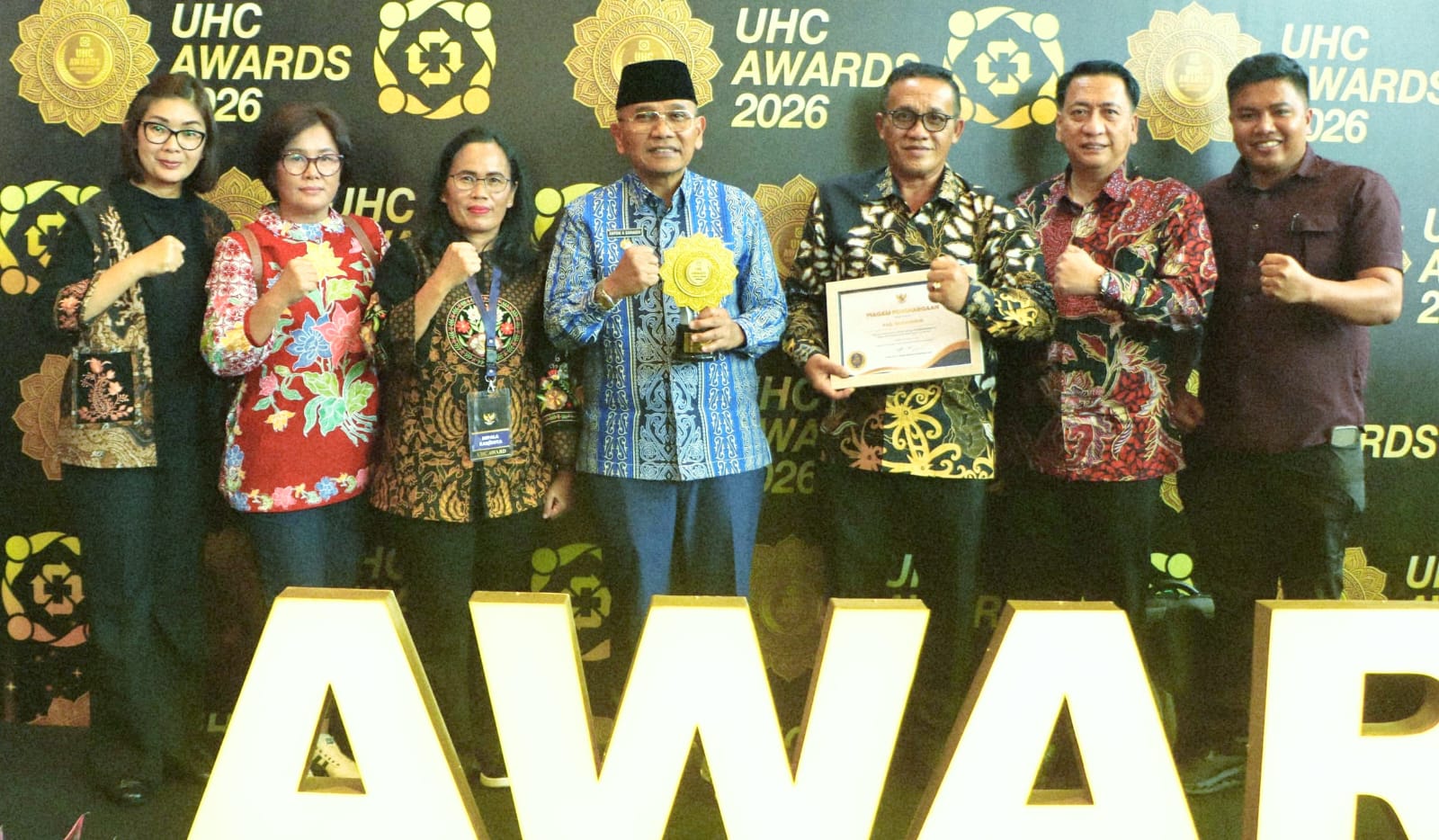 Bupati Simalungun Terima Penghargaan UHC Kategori Madya: Capaian Kepesertaan Tembus 101,67%