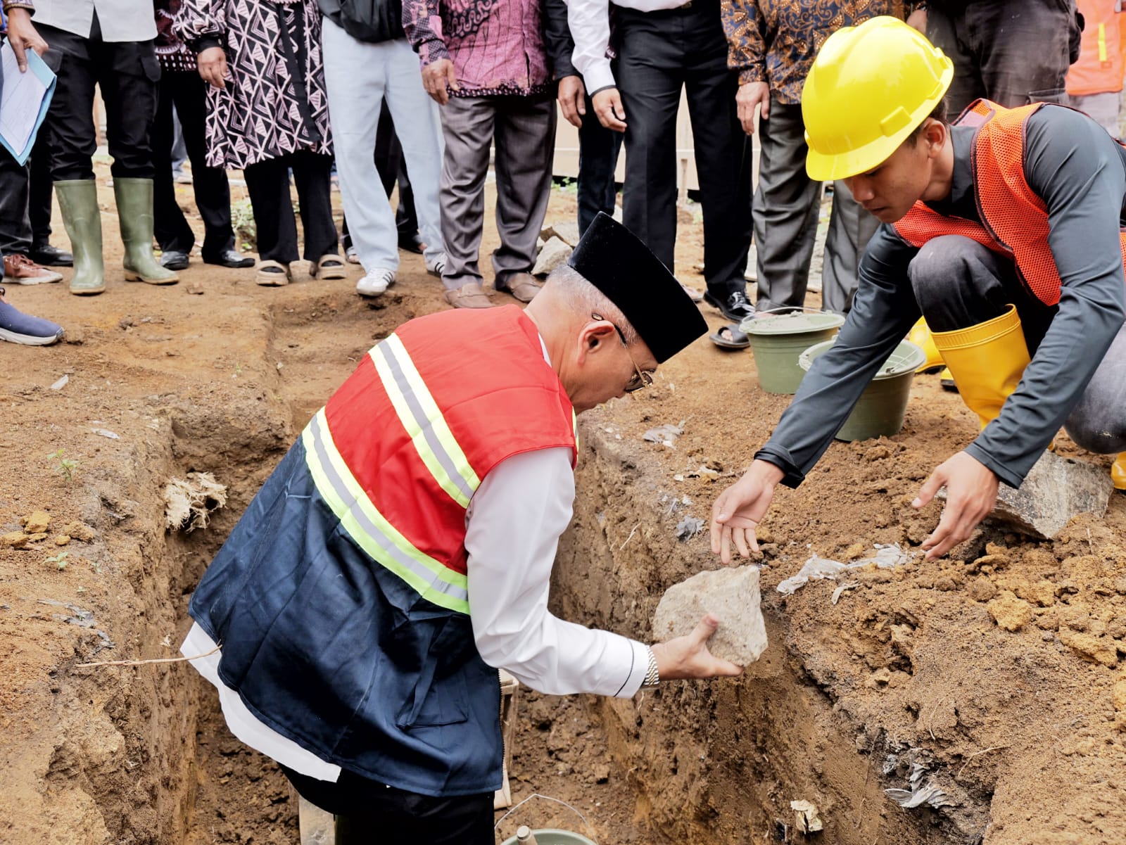Bupati Simalungun Letakan Batu Pertama Pembangunan Masjid Ilham Sigundaba di Pematang Raya: Langkah Momen Berharga Bagi Masyarakat Simalungun