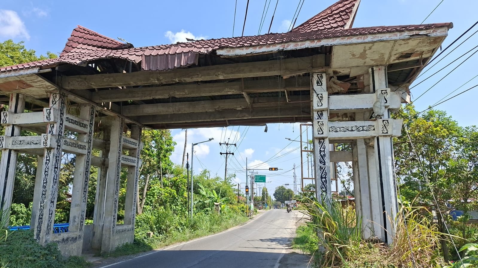 Pemkab Simalungun Ambil Langkah Strategis, Bongkar Gapura Perbatasan Siantar-Saribudolok Demi Kelancaran Lalu Lintas