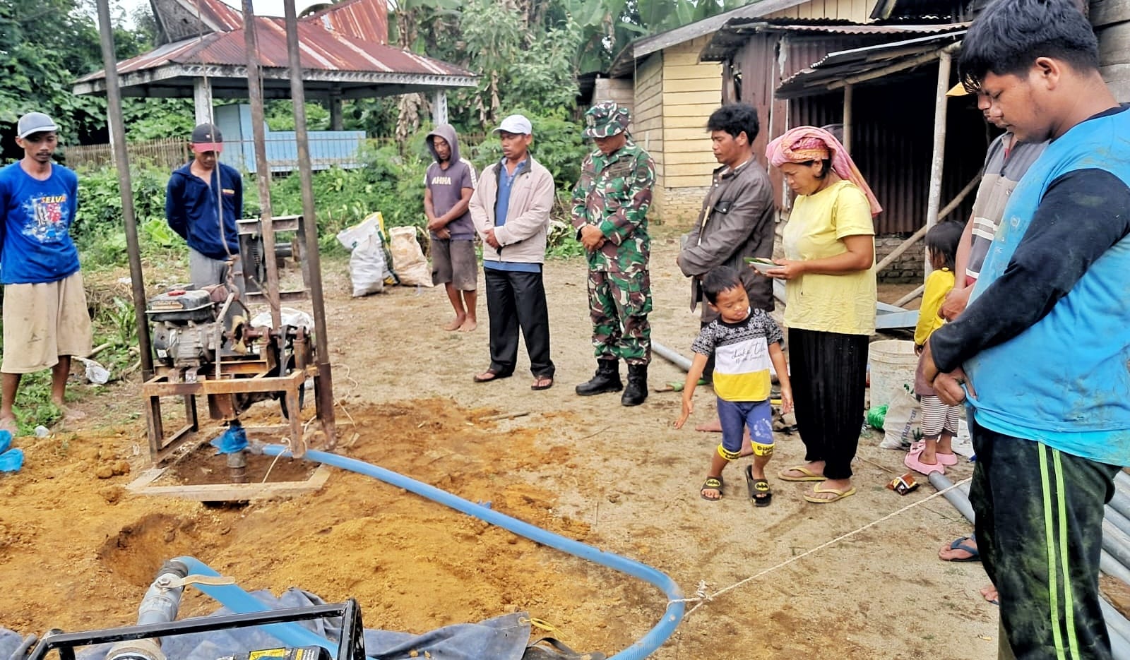 Doa Bersama Awali Pembuatan Sumur Bor di Dusun Raya Mas Oleh Satgas TMMD ke 127 Kodim 0207/Sml