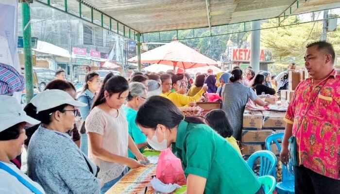 Gerakan Pangan Murah Dishanpangkan Simalungun di Kota Wisata Parapat Diserbu Warga
