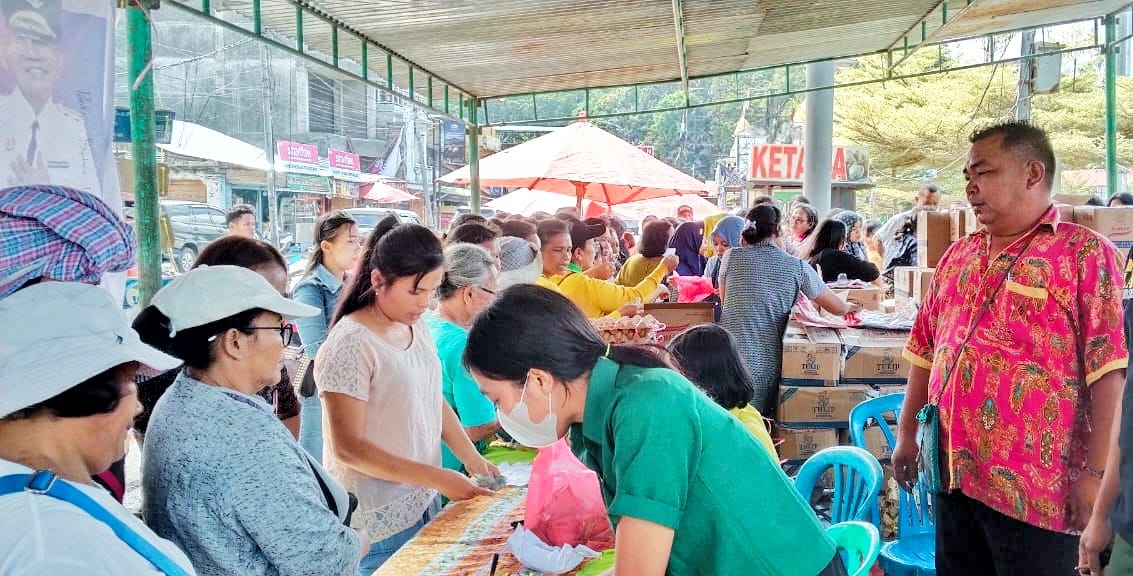 Gerakan Pangan Murah Dishanpangkan Simalungun di Kota Wisata Parapat Diserbu Warga