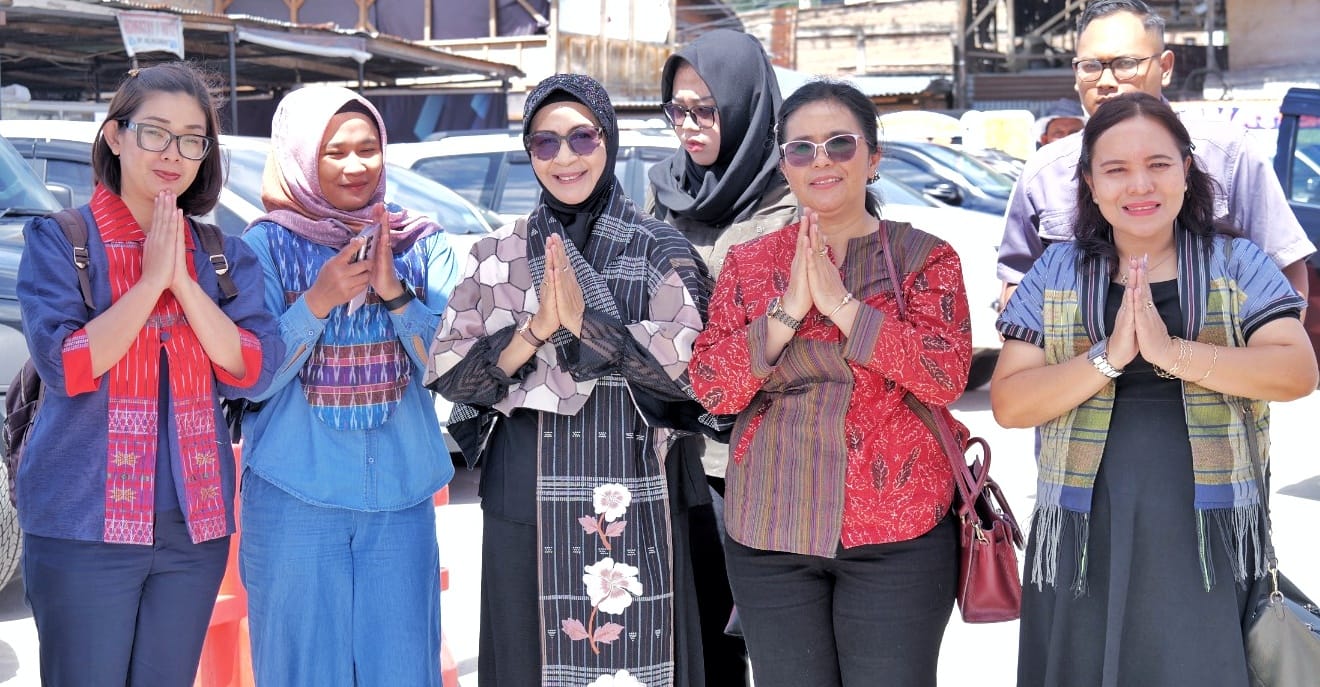 Hadiri Hari Jadi Ke 22 Kabupaten Samosir, Ny Hj Darmawati Anton Achmad Saragih: Semoga Semakin Maju dan Sejahtera