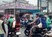 Yayasan Sosial Dharma Bakti Congcen Bagikan 300 Takjil di Jalan Pane