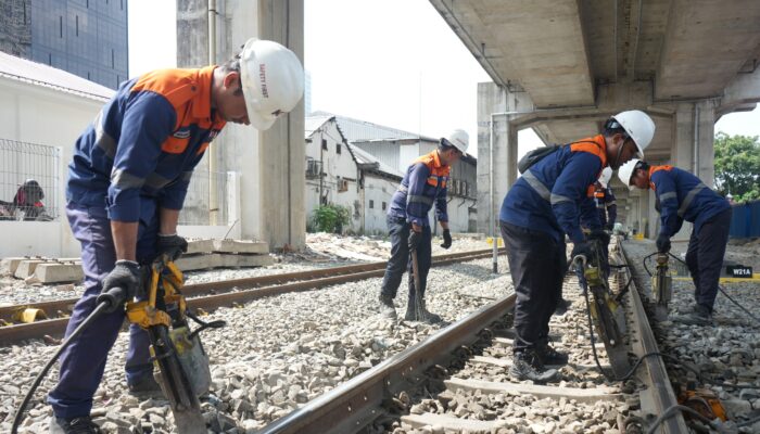 Matangkan Persiapan Jelang Angkutan Lebaran 2026, KAI Sumut Lakukan Perawatan Jalur Rel