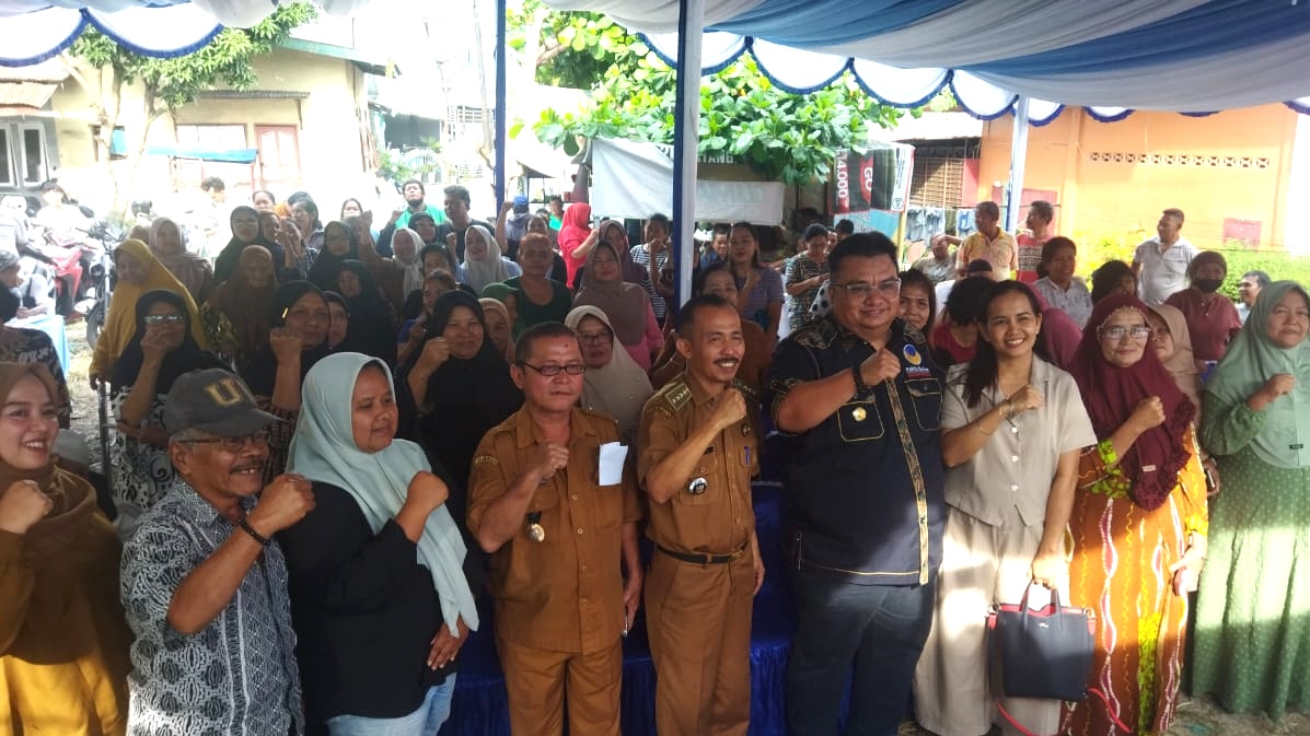 Reses Ketua Komisi I DPRD Siantar, Nenek Tukang Kusut Mengaku Tak Dapat Bantuan karena Disangka Pensiunan